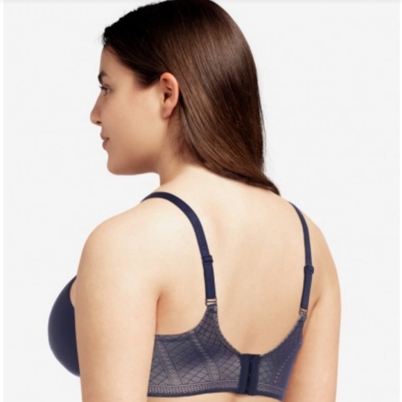 Chantelle C Idéal Back Smoothing Bra - Picture 2 of 11